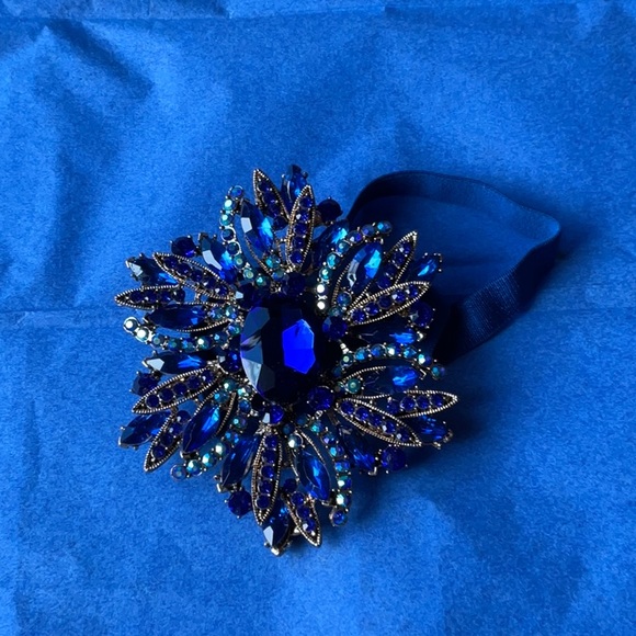 💙 TIEKS SAPPHIRE JEWELED FLOWER 💙 NWOT 💙 - Picture 4 of 16